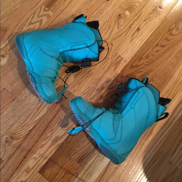 Ride womans snowboarding boots