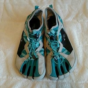 Fila Skeletoes Toe shoes