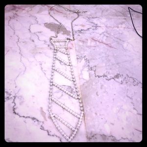 Pearl tie necklace