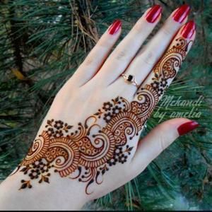 Meet your Posher, Noura