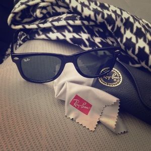 Ray Ban Wayfarer Sunglasses black ladies