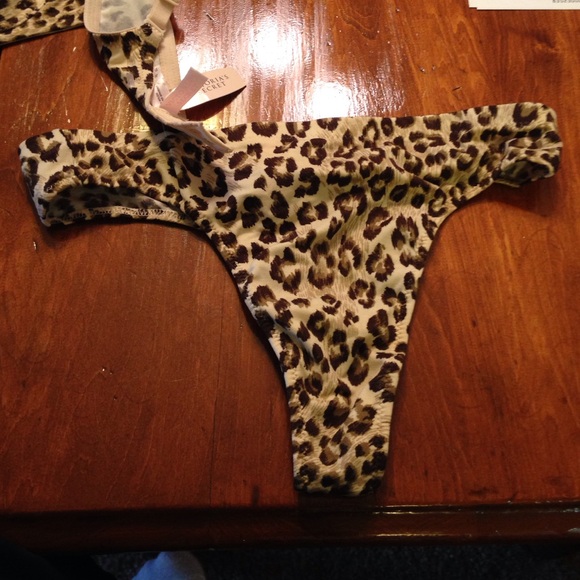 Victoria's Secret Body by Victoria Bra & Panty (L) - Picture 2 of 4