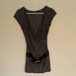 Plunging neck half belt dressy top
