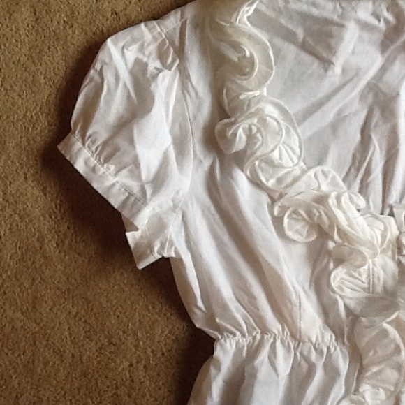 White cotton ruffle blouse. - Picture 2 of 3