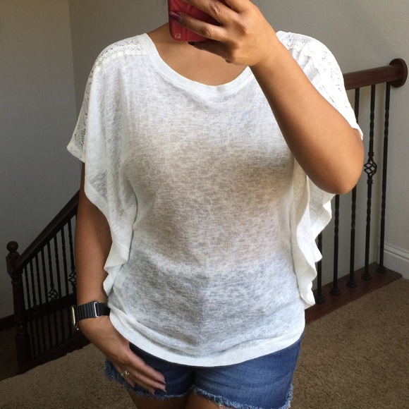 Cute white butterfly top - Picture 3 of 4