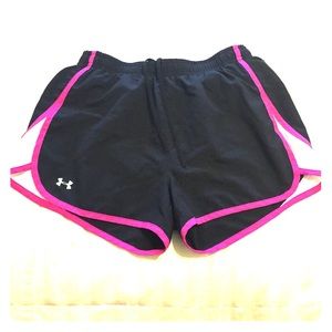 UNDER ARMOUR RUNNING SHORTS