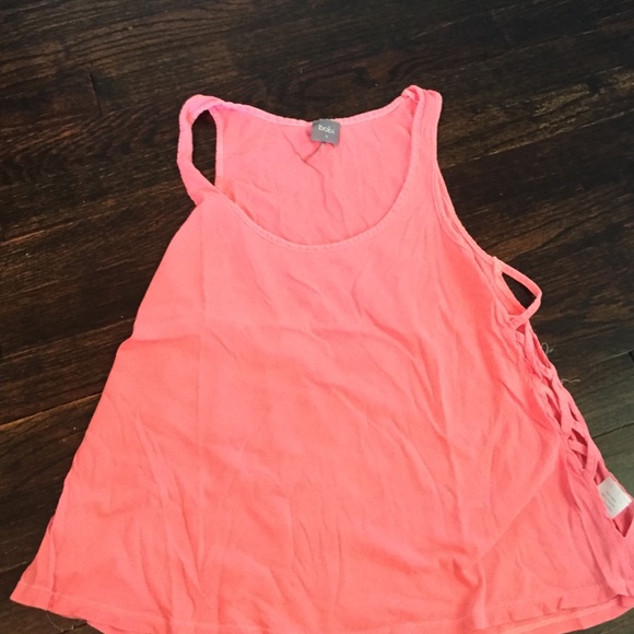 Coral crisscross tank - Picture 1 of 3