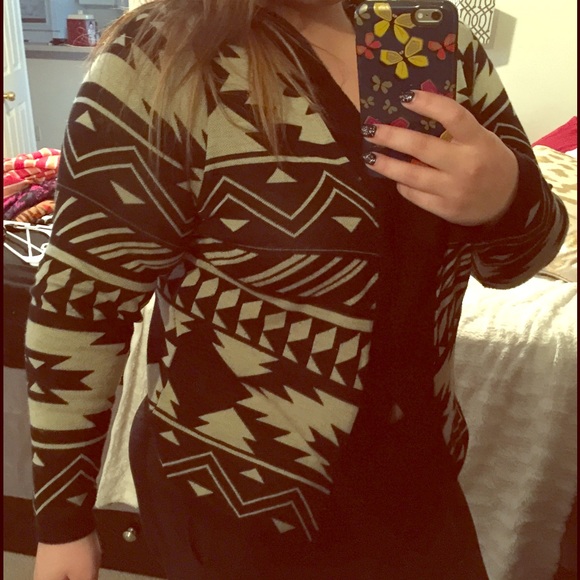 Plus Size Printed Cardigan •