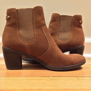 Anne Klein Chelsea Boots, Caramel Suede