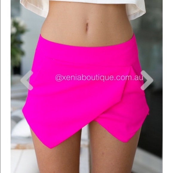 Charlotte free envelope Skort NWT hot pink