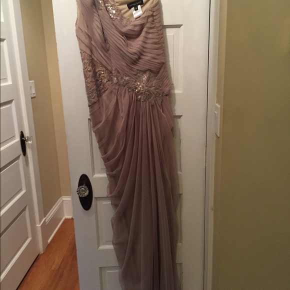 🎉🎉🎉SOLD ON TRADESEY🎉🎉🎉 Shoji Sequined Gown