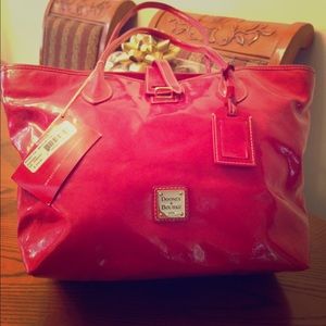👛REDUCED👛 Dooney & Bourke Fushia Med Tote