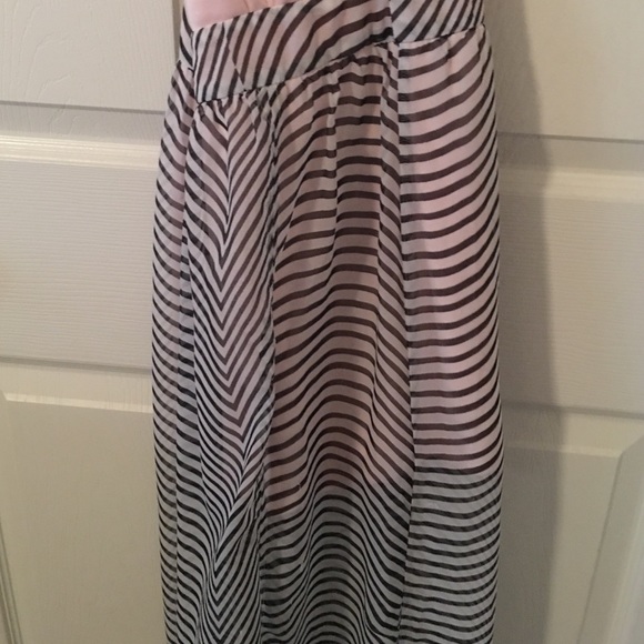 Gorgeous maxi dress! - Picture 2 of 3
