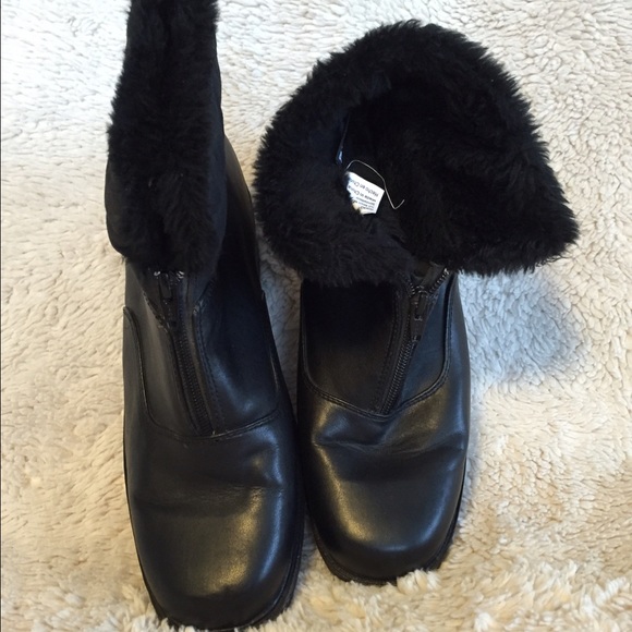 Sassy boots for snow! Black. Like new! $8