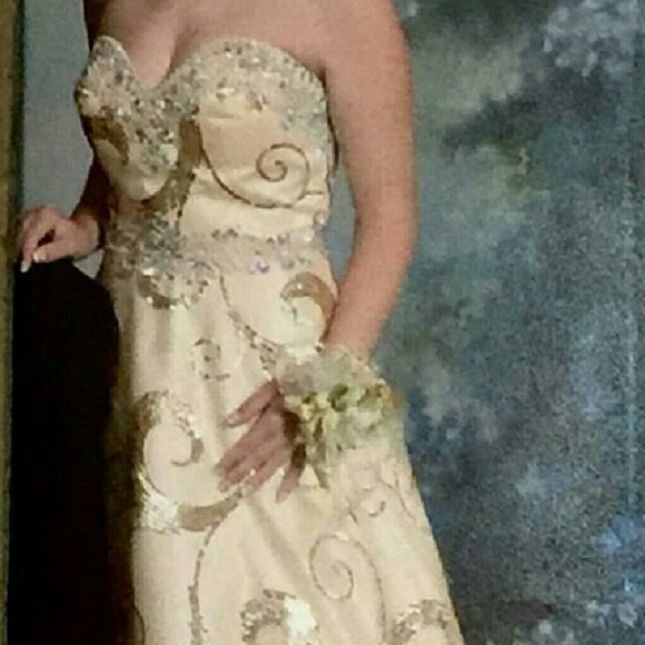 Tony Bowls Prom Dress - Picture 2 of 3
