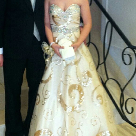 Tony Bowls Prom Dress - Picture 3 of 3