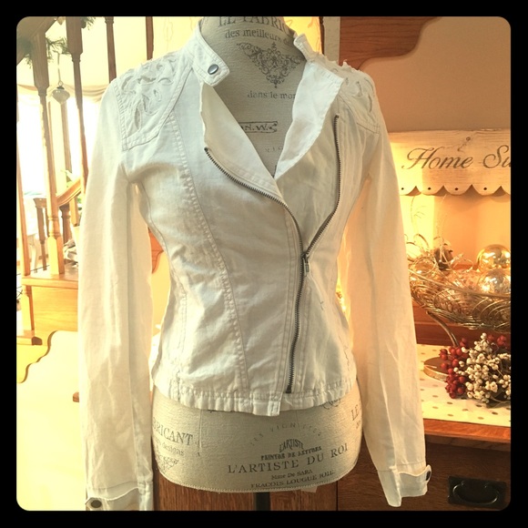 Maurices Jackets & Blazers - ✨Host Pick✨ cut-out detail coat🎀