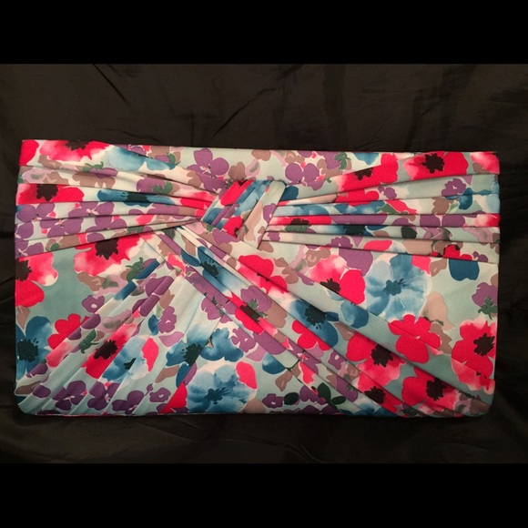 Large clutch / small purse