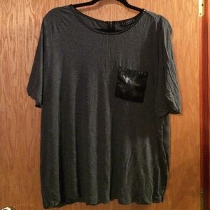 Faux leather pocket short sleeve top. Zip back.