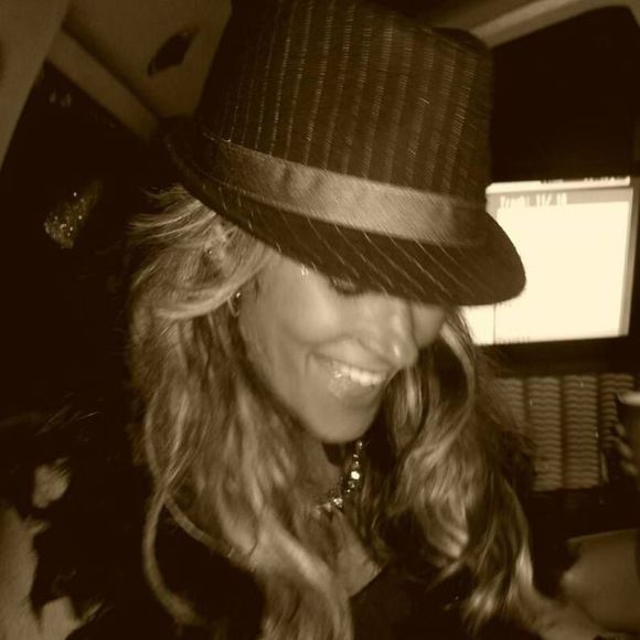 Meet your Posher, Laurie