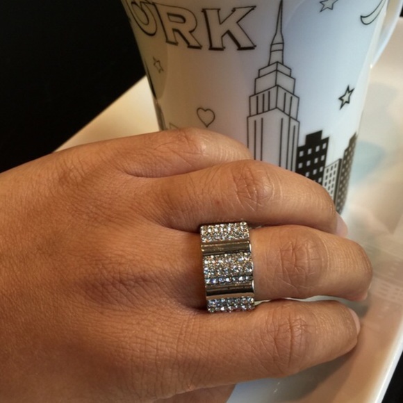 💍Beautiful Statement Ring💍 - Picture 2 of 4