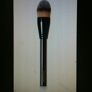 kevyn aucoin the foundation brush