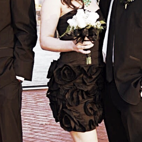 Black Strapless dress with rose detail. - Picture 3 of 4