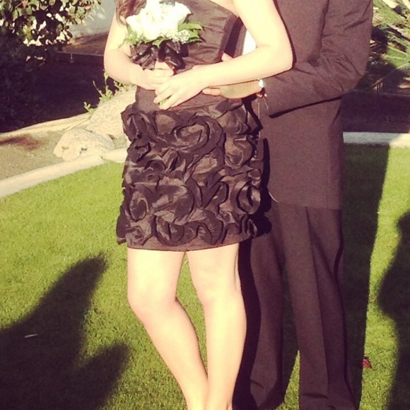 Black Strapless dress with rose detail. - Picture 4 of 4