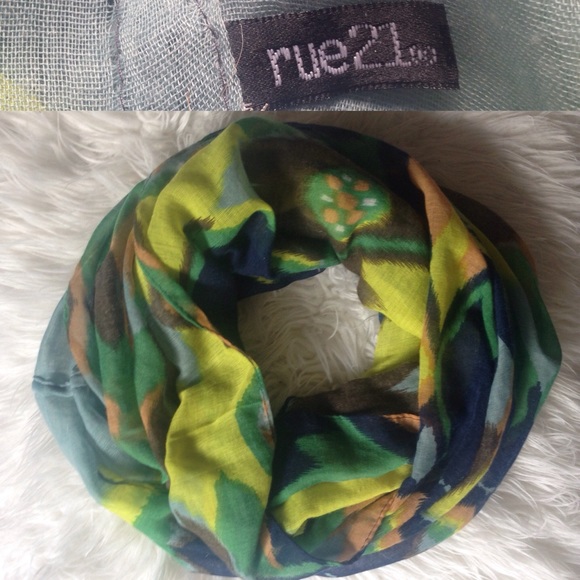 Patterned infinite scarf - Picture 2 of 2