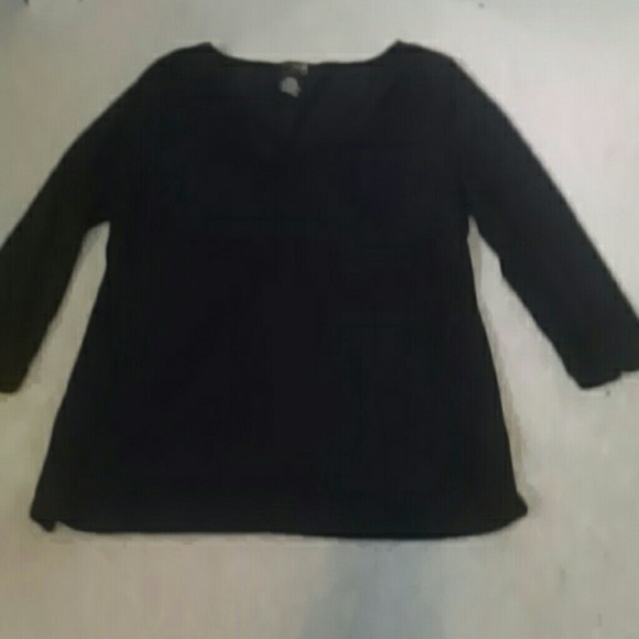 Sleek black top - Picture 1 of 3