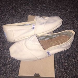 Cream Toms