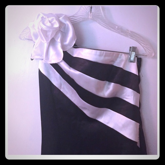 One-Shoulder Formal Black&White Dress - Picture 1 of 3