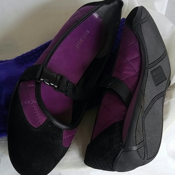 Shoes - Picture 2 of 4