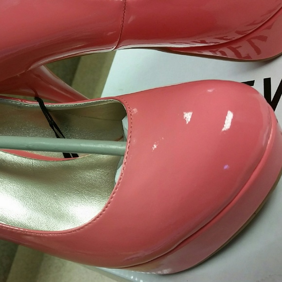 Forever21 Faux Patent Platform - Picture 2 of 4