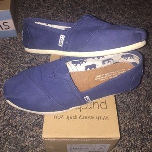 Navy Toms