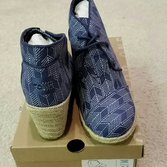 TOMS Shoes - Pretty! Brand new TOMS ink canvas desert wedges