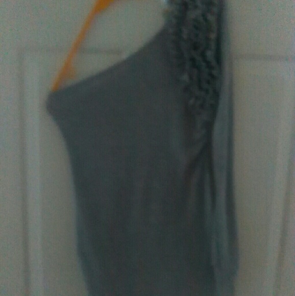 One sleeve ruffled shirt