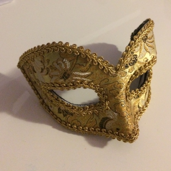 Mask - Picture 1 of 3