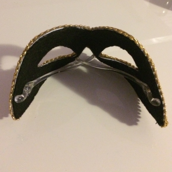Mask - Picture 2 of 3