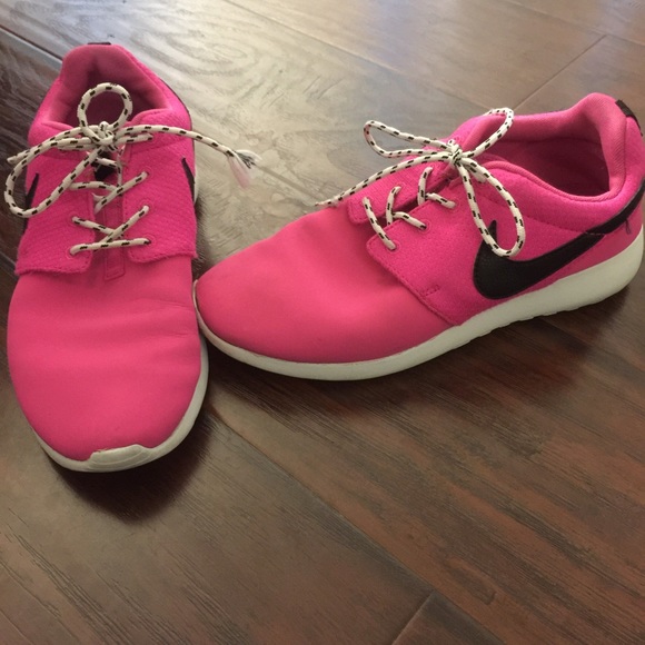 Pink Nike Roshe