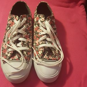 FINAL~ NWT - Adorable Floral Sneakers