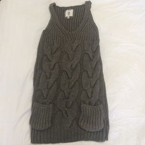 I LOVE H81 sleeveless sweater