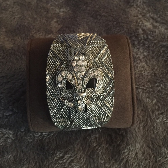 Fleur-de-lis bracelet