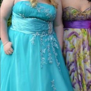 Prom dress only worn once.