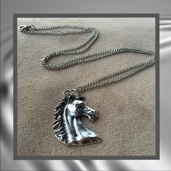 Horse head necklace - Picture 2 of 2