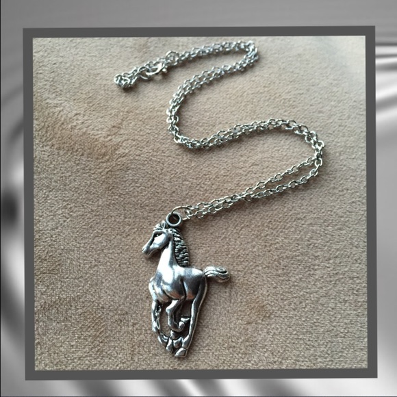 Silver tone horse necklace 🌟NEW LISTING 🌟 - Picture 2 of 2