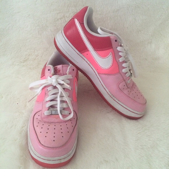 Nike women's Air Force 1 '82s