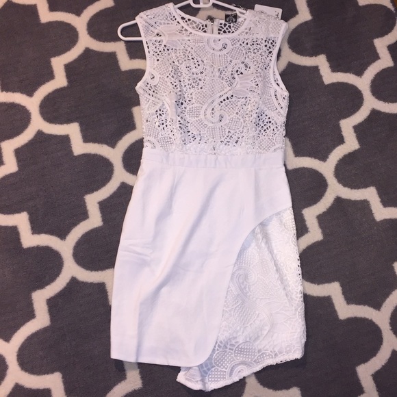 Dresses & Skirts - BRAND NEW WHITE DRESS SMALL/MEDIUM