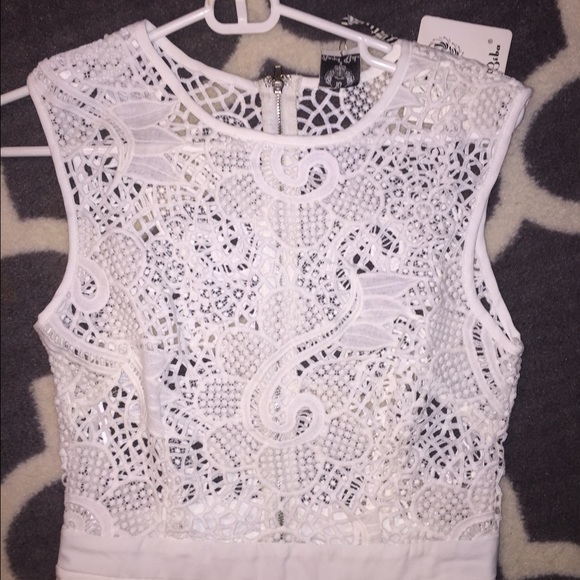 BRAND NEW WHITE DRESS SMALL/MEDIUM - Picture 2 of 3