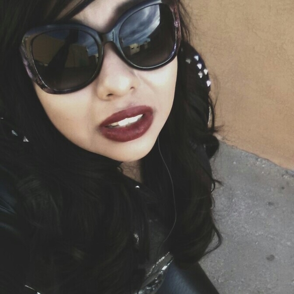 Meet your Posher, Mercy - Picture 1 of 1